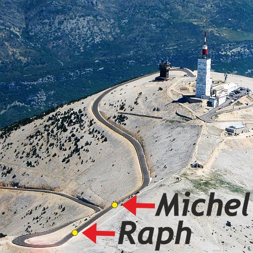 Foto van de top van de Mont Ventoux met twee stipjes: Michel en Raph